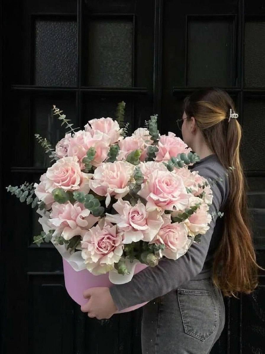 Авторская композиция «Шепот розовых лепестков»